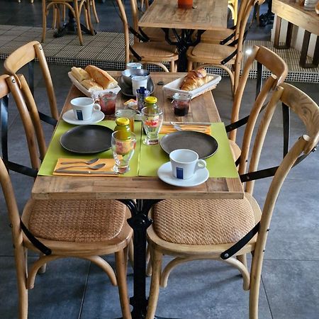 Chambres D'Hotes Du Bistrot D'Ici Сен-Сатюрнен Экстерьер фото